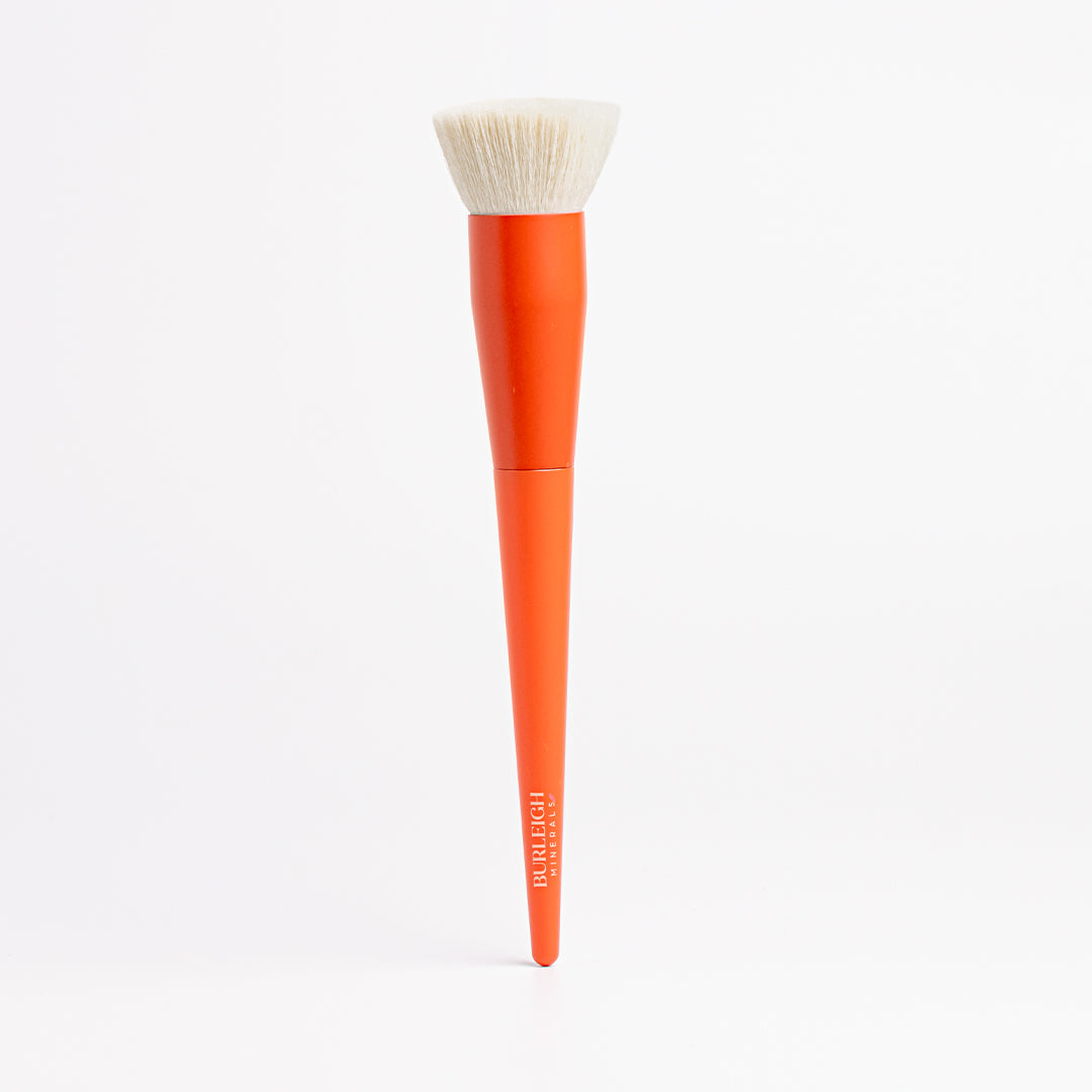 Stippling Brush vegan makeup brush with white bristles and an orange handle perfect for buffing in liquid, cream or powder-based foundations