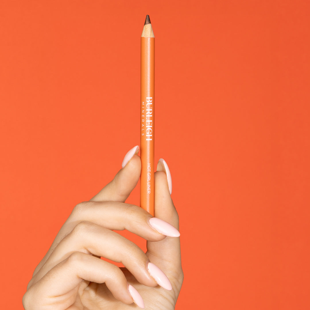 HOT GIRL EYELINER
